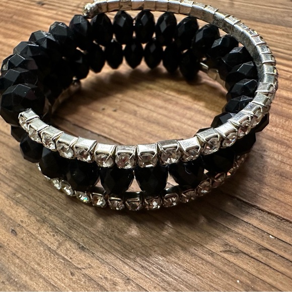 Elegant Black and Silver Beaded Bracelet - Picture 3 of 4